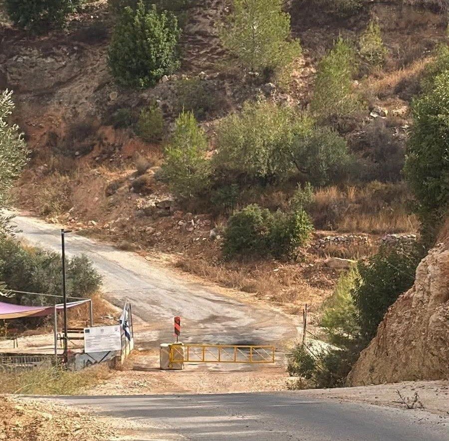 مستوطنون  يستولون على حديقة عامة في كفر نعمة 